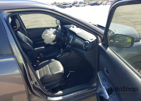 2019 Nissan Kicks Sr из США, поврежденный, VIN 3N1CP5CU7KL528602